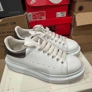 Designer Alexander Mcqueen sneakers